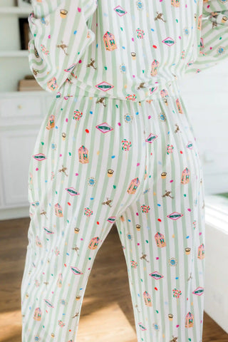 Long-Sleeved Women's Pajama Set in Honeydukes