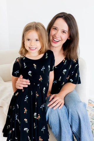 Women's Oversized V-Neck Tee in Midnight Wildflower