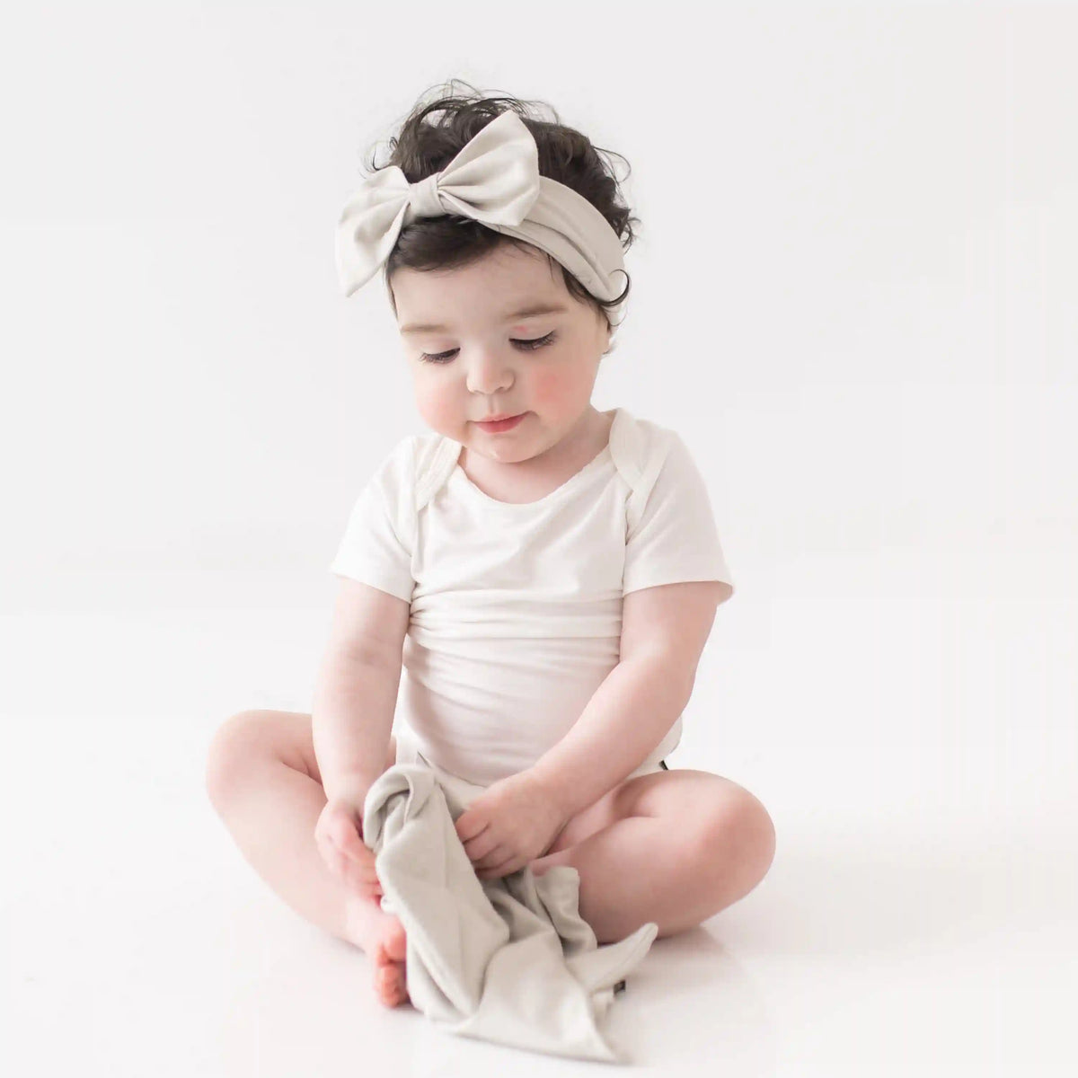 Bow Headband in Oat
