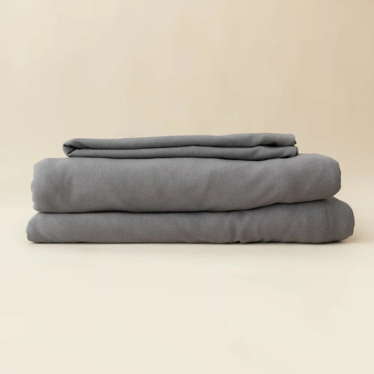 Fitted Sheet with Pillowcases in Charcoal
