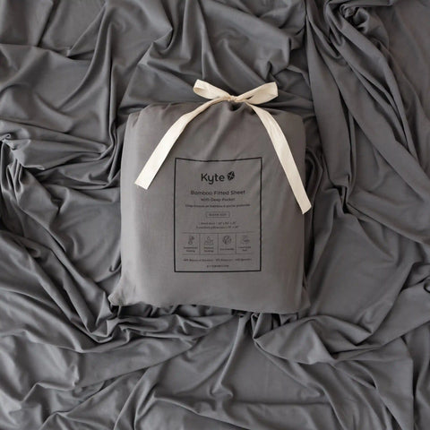 Fitted Sheet with Pillowcases in Charcoal