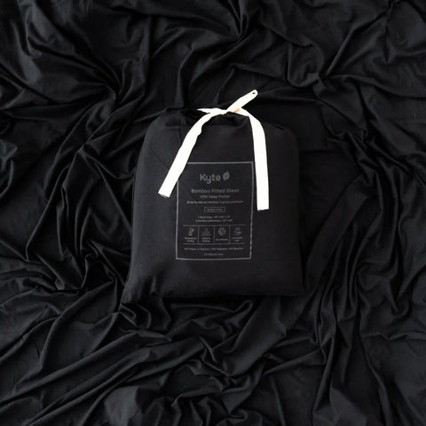 Fitted Sheet with Pillowcases in Midnight