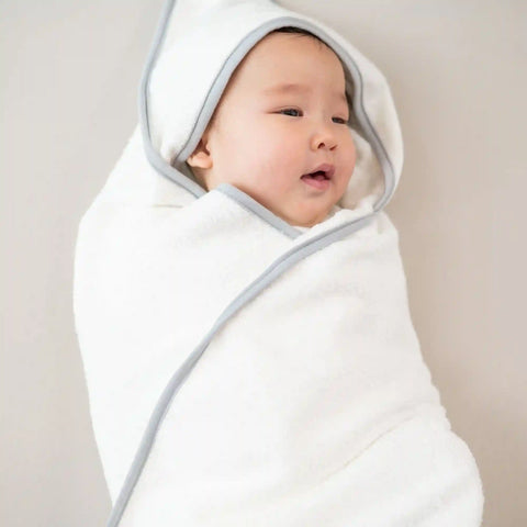 Hooded Bath Towel in Cloud with Storm Trim